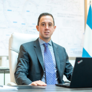 Alejandro Nuñez speaking at Rail Live