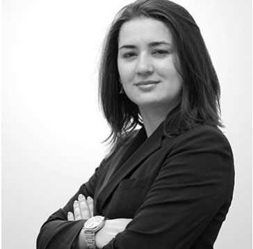 Andreea Niculea speaking at Seamless Europe