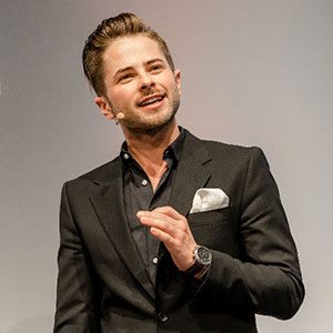 Timo Raab speaking at Seamless Europe