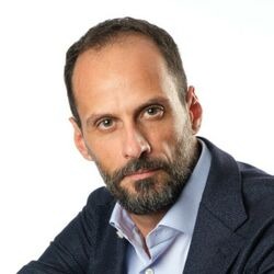 Andrea Pivatello speaking at EV Charging Summit, Las Vegas