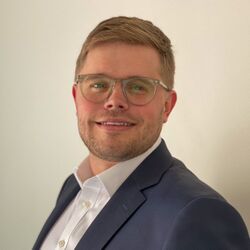 Robert Anderson speaking at EV Charging Summit, Las Vegas