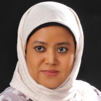 Dr Hanan Albuflasa speaking at The Solar Show KSA