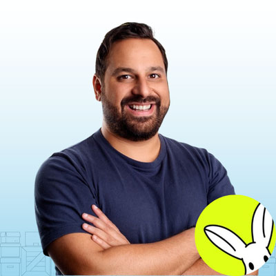 Ahmad Yousry speaking at Home Delivery Saudi Arabia