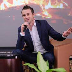 Andrew Savage speaking at MOVE America
