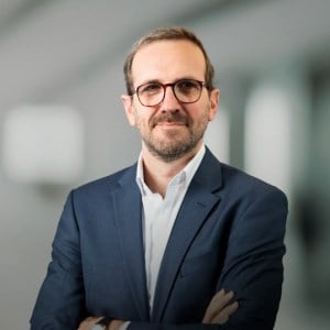 Vicente Milanes speaking at MOVE