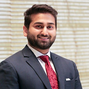 Shafi Baig speaking at Seamless Middle East