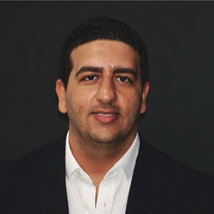 Enes Adak speaking at Shop Arabia