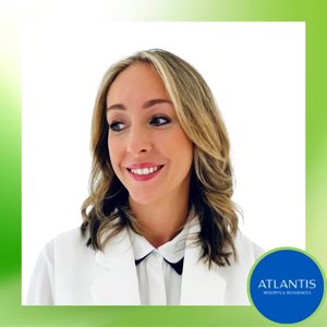 Sarah Warden speaking at Shop Arabia