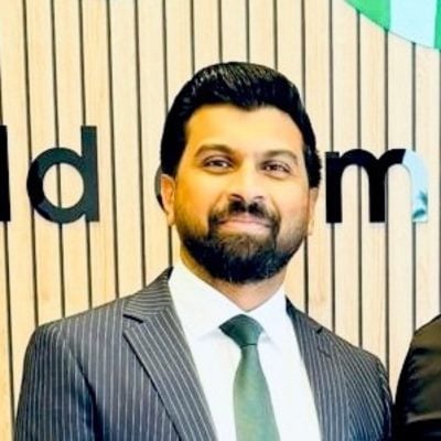 Olumi Adisa speaking at Solar & Storage Live KSA