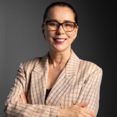 Dina Epifanova speaking at Solar & Storage Live Dubai