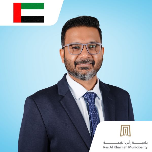 Utkarsh Jain speaking at Solar & Storage Live Middle East