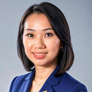 Karina Darmawan speaking at Solar & Storage Live Indonesia