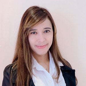 Mutya Yustika speaking at Solar & Storage Live Indonesia