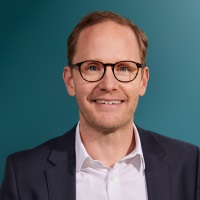 Stefan Rüter | Chief Commercial Officer | OXG Glasfaser » speaking at Connected Germany