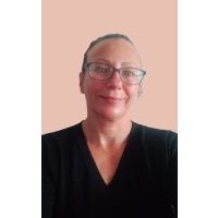 Dr Lenka Ucnik